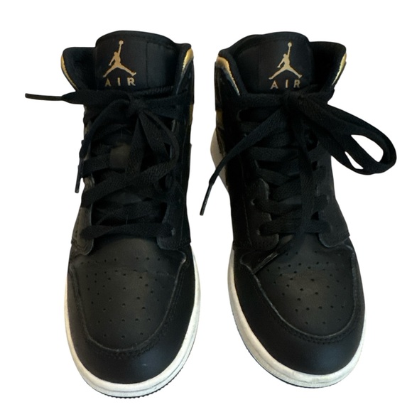 Air Jordan mid 1’s GS (4.5y) - Picture 2 of 11